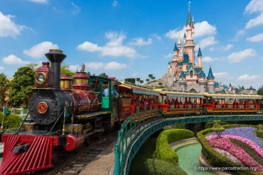 Le train qui fait le tour de Disneyland Paris : une expérience incontournable