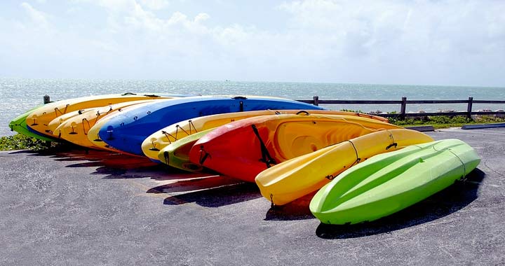 Kayak sur les eaux de l'île d'Ambre